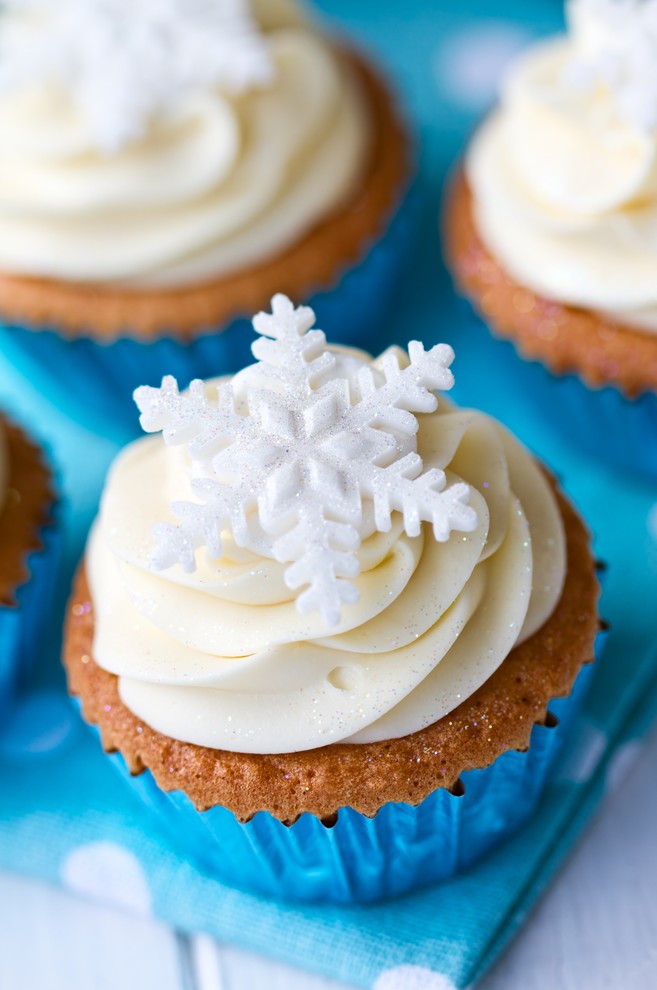 Сладкие снежинки: готовим новогодний декор для десертов - «Рецепты советы»