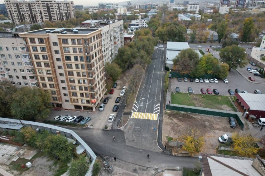 Прерывавшуюся в центре Алматы улицу Айтеке би достроили. Как выглядит участок? - «Уют и комфорт»