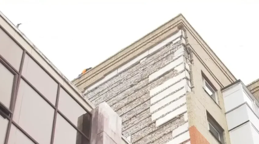 Обрушение фасада дома в Астане: кто отвечал за состояние здания - «Уют и комфорт»