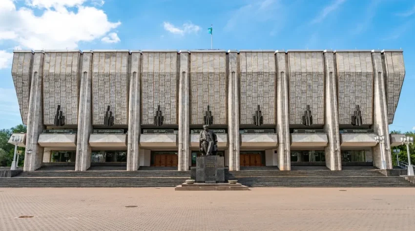 Стройку заморозили? В Минкульте рассказали о ходе ремонта театра имени Ауэзова в Алматы - «Уют и комфорт»