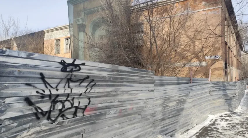 Памятник истории в режиме ожидания. Почему реконструкция заброшенной больницы в центре Алматы откладывается - «Уют и комфорт»