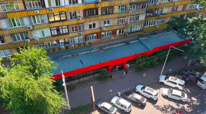 Возведённую без разрешения пристройку к супермаркету снесли в центре Алматы - informburo.kz - «Уют и комфорт»